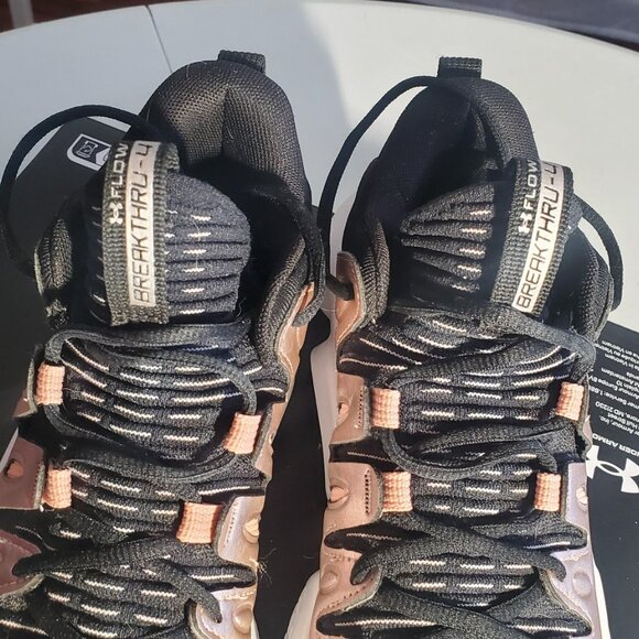 Under Armour Flow Breakthru 4 in Black Size 9 Womens 3026641-003 - Picture 7 of 16